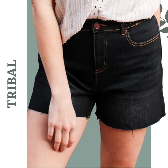Tribal Jeans Audrey Mide Rise 5” Length Black Denim Shorts Raw Hem - Picture 2 of 8